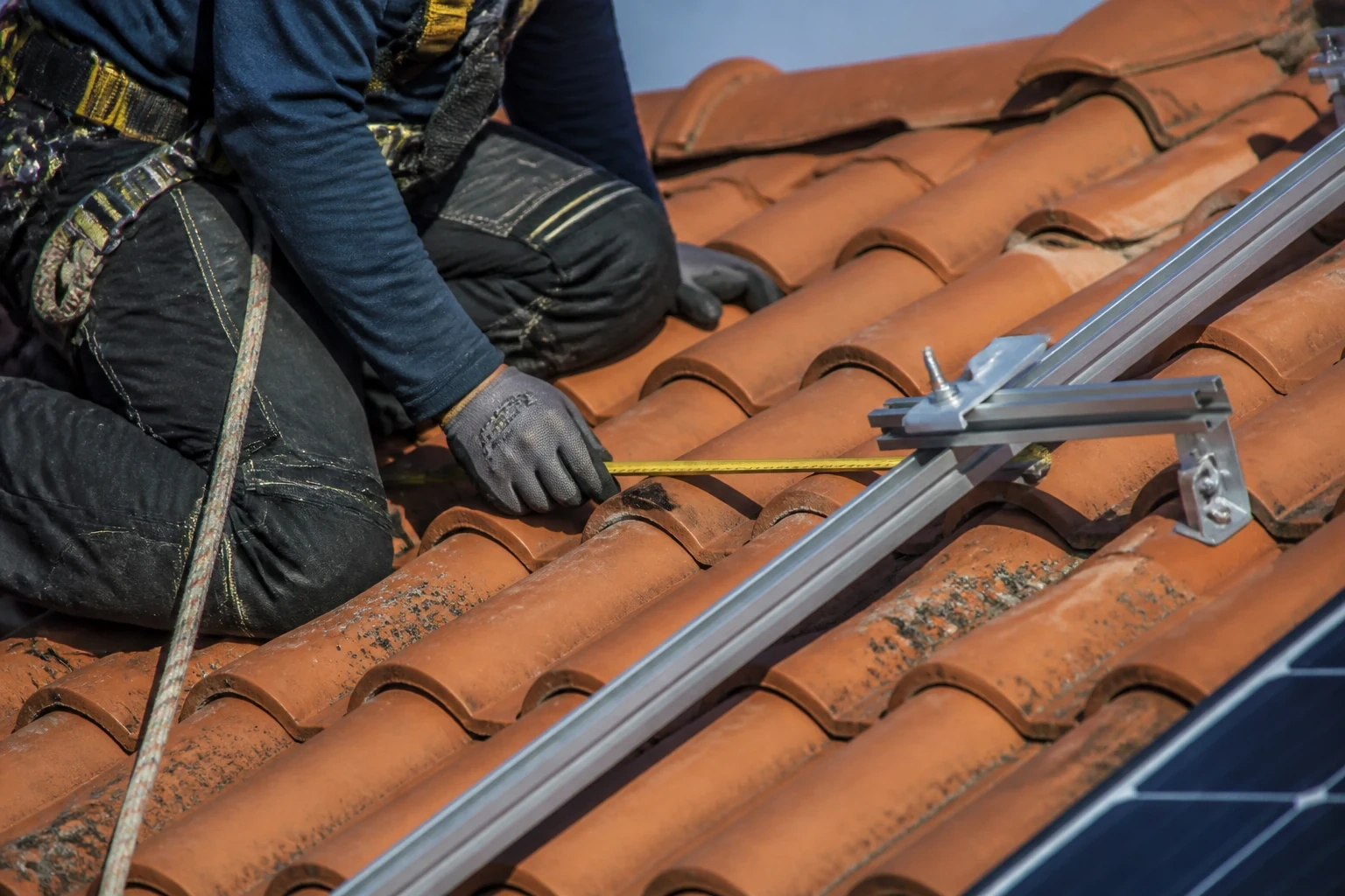 Contrôle des tuiles et des rails de fixation photovoltaïque